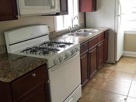 3rd image of 4224 Dumaine St #B
