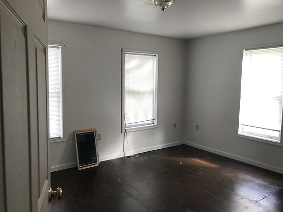 4th image of 6 Kenneth Ave #1