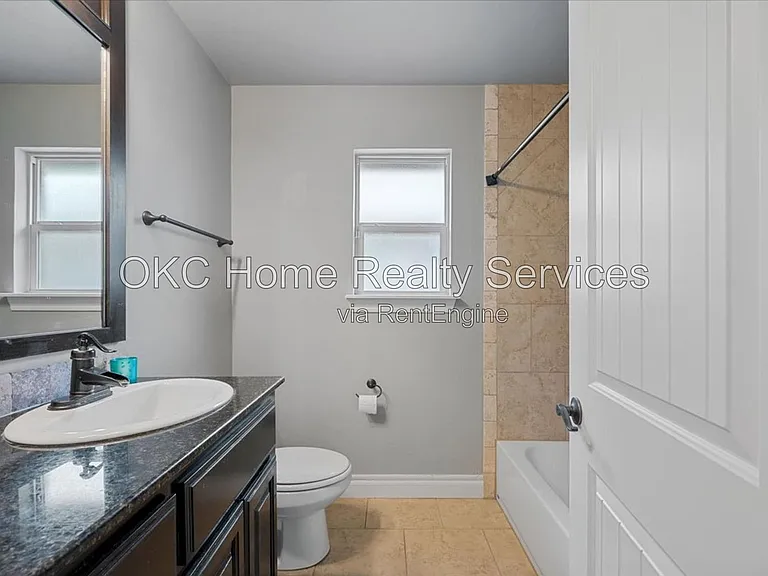 625 NE 23rd St — Photo 38