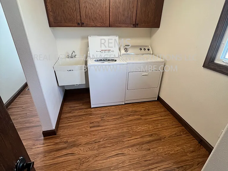 345 Laurel St #2 — Photo 7