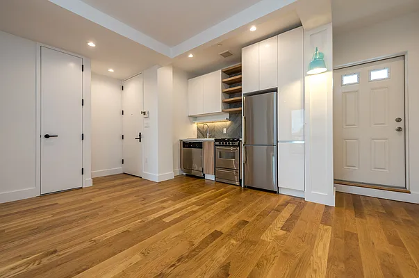 Rented by Nooklyn NYC LLC | media 25