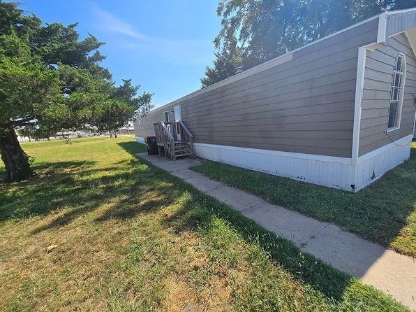 2422 Arapahoe Trl, Beatrice, NE 68310