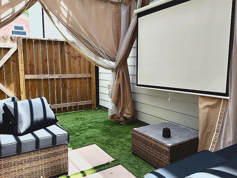 5905B Fairdale Ln — Photo 5