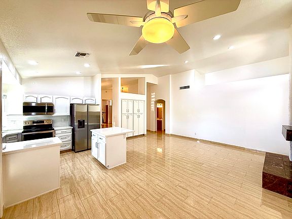 Kitchen/Living Room