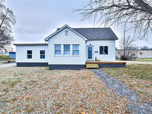 220 W 20th St, Higginsville, MO 64037