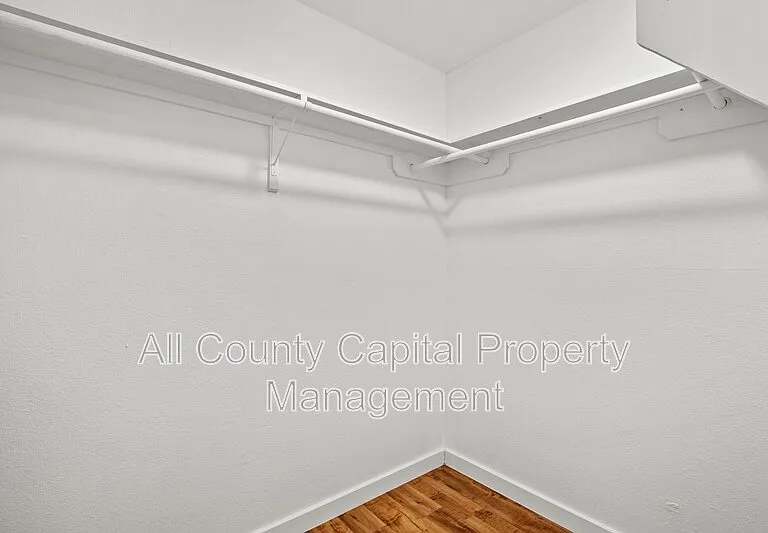 404 W 35th St #101 — Photo 5