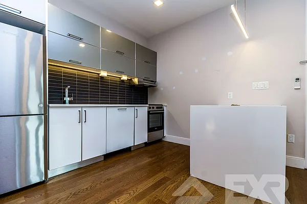 Rented by EXR | media 2