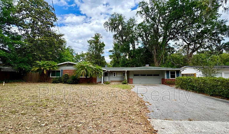 2543 Holly Point Rd W — Photo 1
