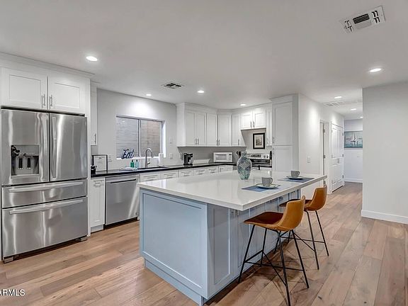5th image of 919 N 85th St