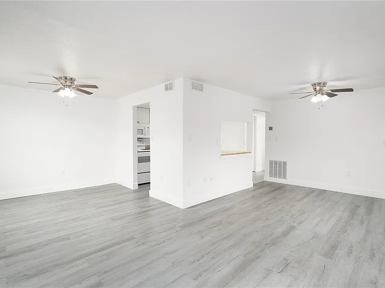 22291 Westchester Blvd #206 — Photo 2