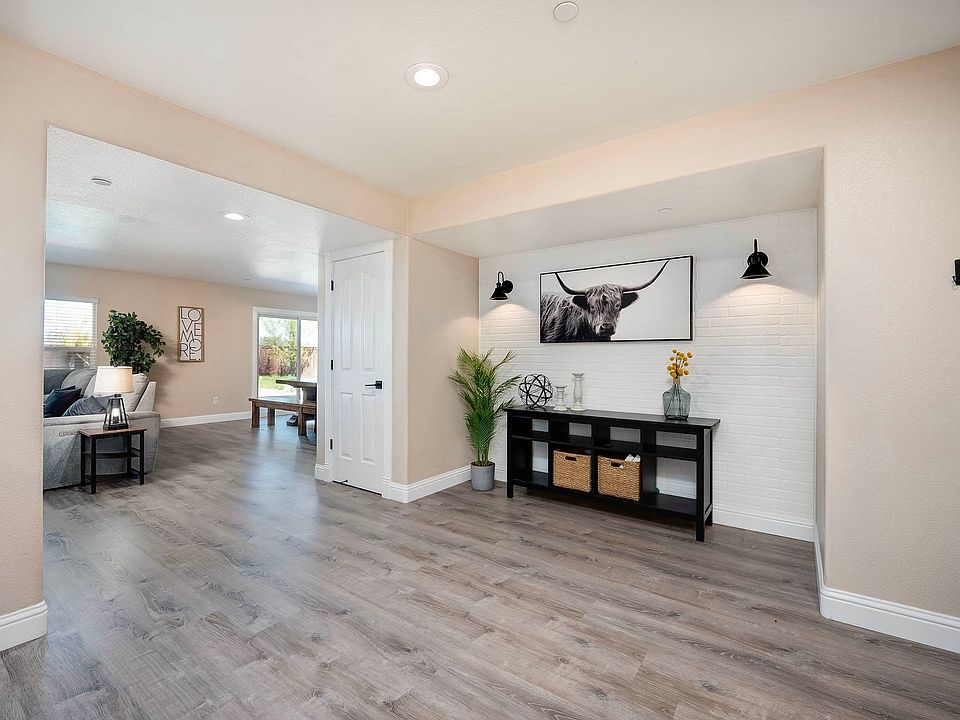 1st image of 484 Palo Verde Way