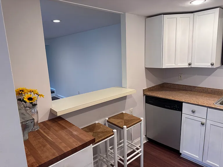 112 Yardley Cmns — Photo 8