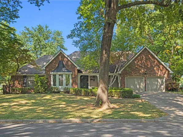 12837 Sagamore Rd, Leawood, KS 66209