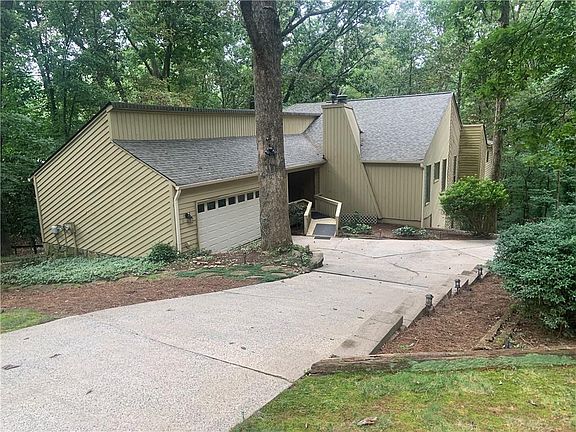 2nd image of 200 Pitch Lake Ln