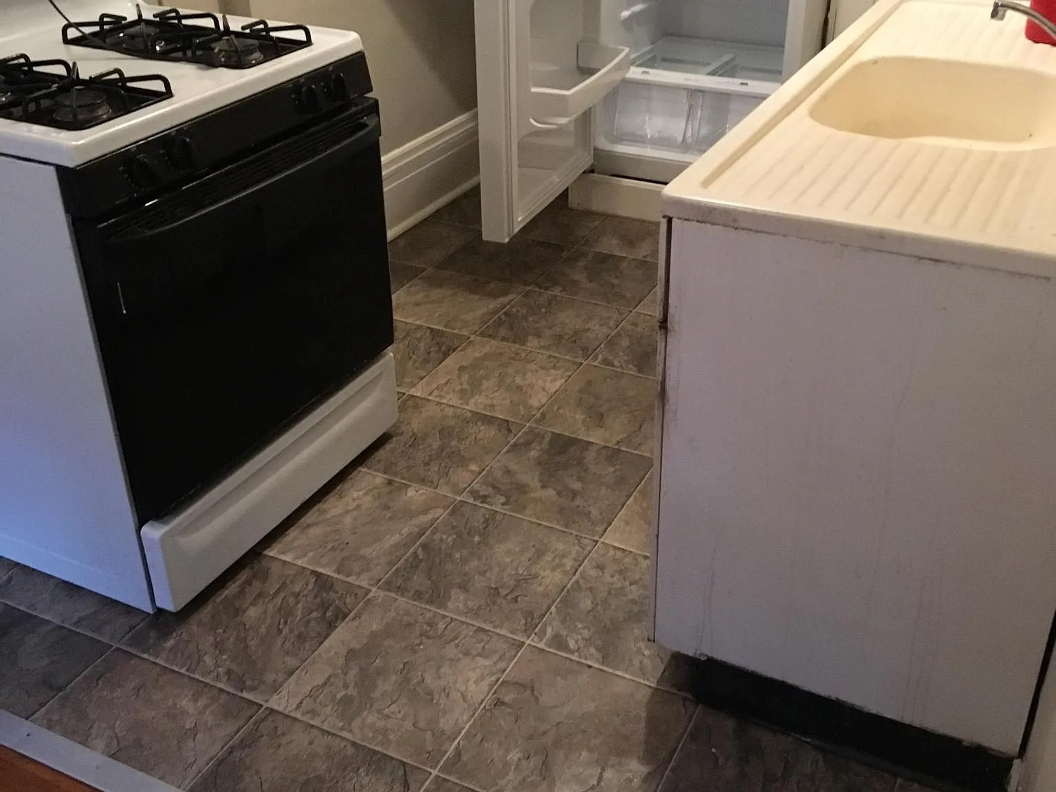 1 bed, $940 — Photo 2