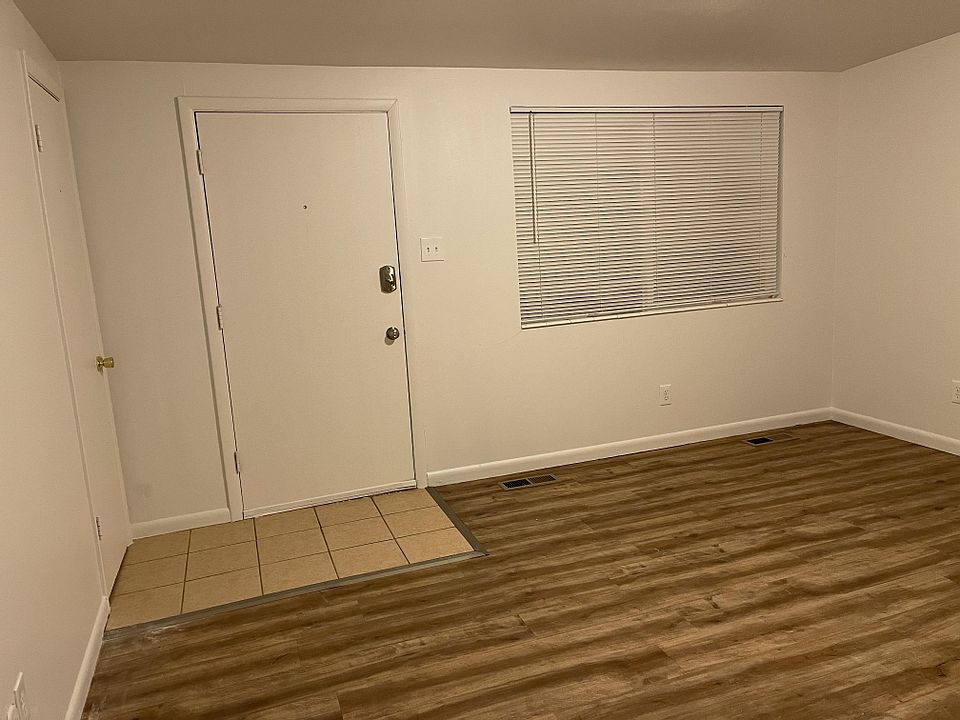 Living Room/ Entry