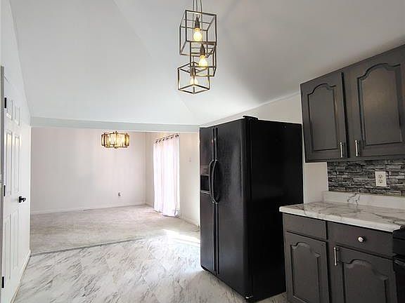 4th image of 2618 High Ridge Ave