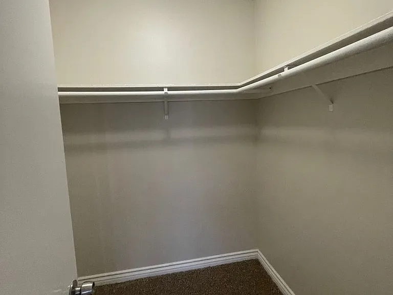 Cordova Apartments — Photo 33