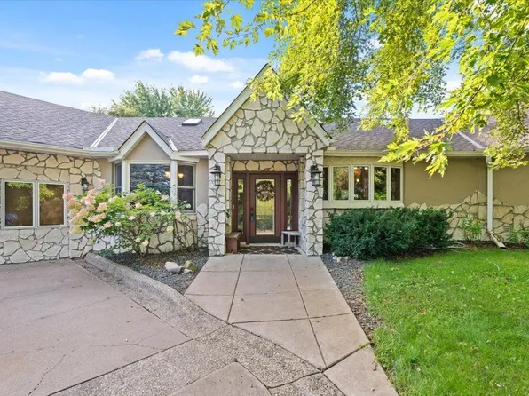31813 Lakeway Dr NE, Cambridge, MN 55008