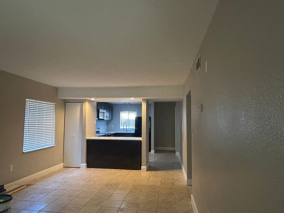 4th image of 2543 Myrtle Ave #D