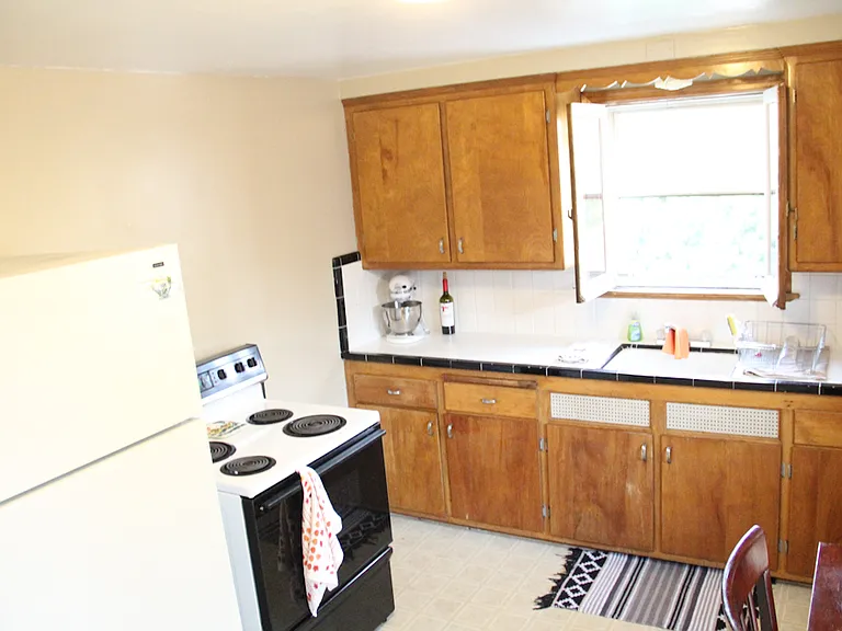 2210 N Lefeber Ave — Photo 11