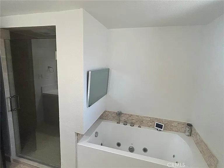 5726 Newlin Ave — Photo 12