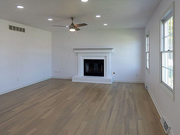 4th image of 500 S 1st St