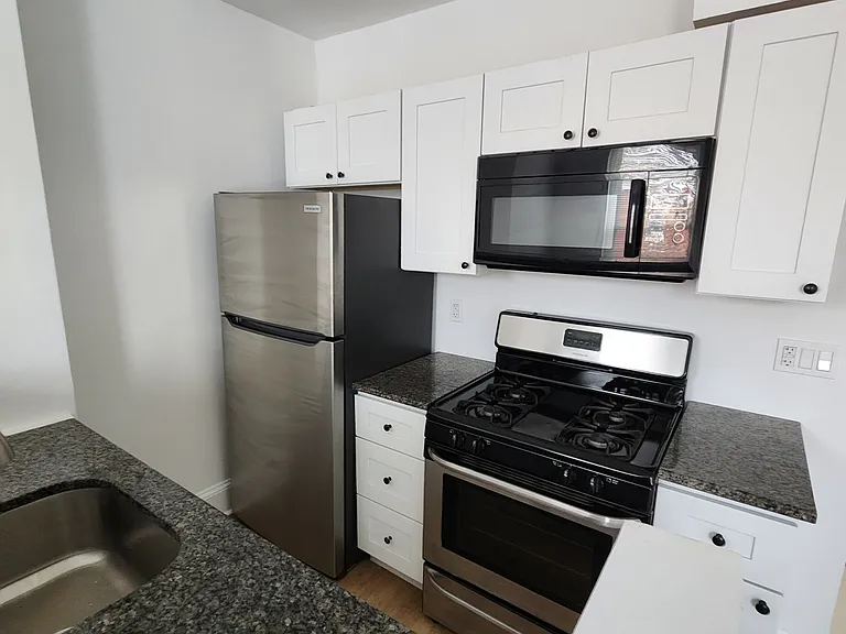623 S 19th St #3F — Photo 1