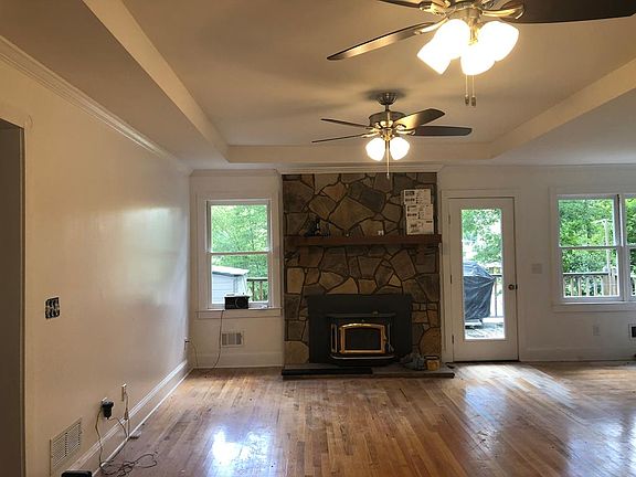 2nd image of 1180 Lakecrest Dr