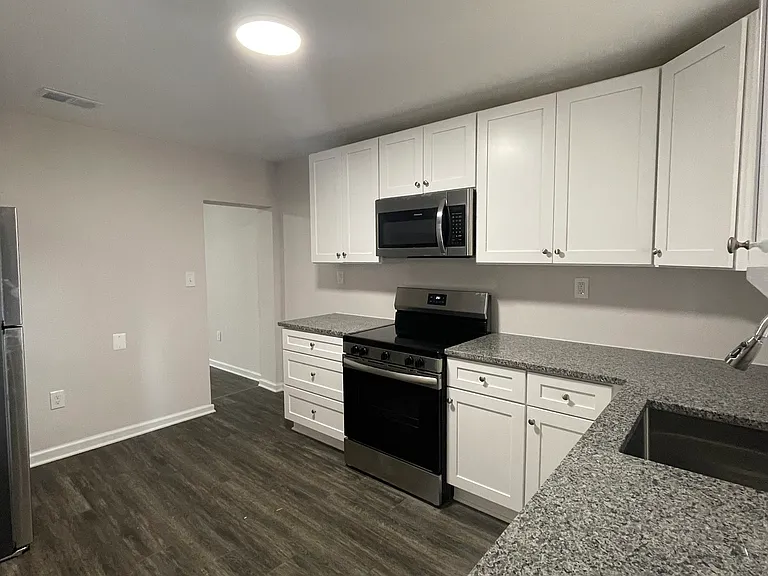 1514 N Luzerne Ave — Photo 8