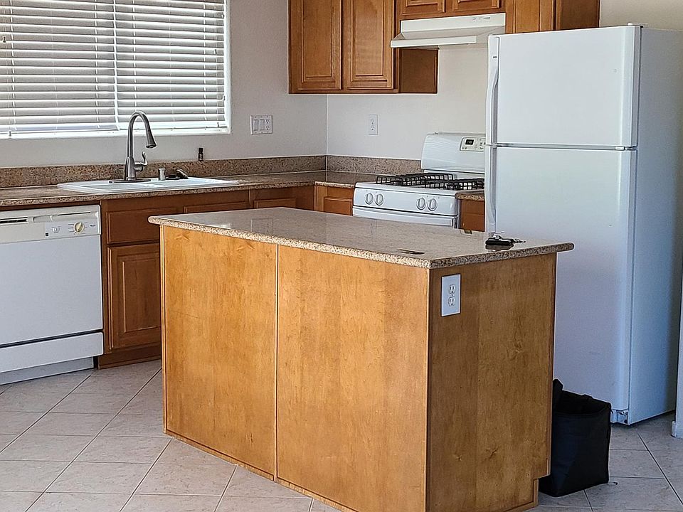 2nd image of 937 Purdy Lodge St