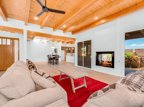 439 Calle Bonita, Santa Fe, NM 87505