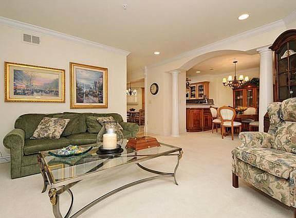 4th image of 1499 Oak Grove Ave APT 404
