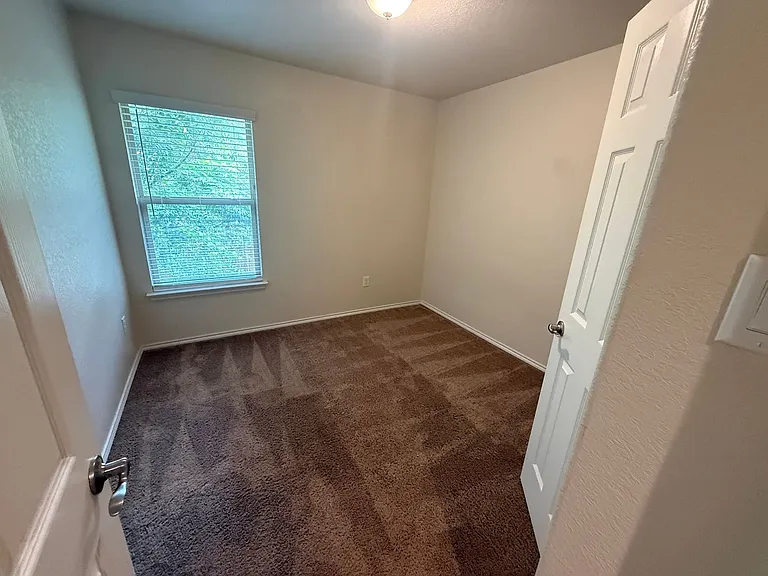 1427 Denver Blvd — Photo 14