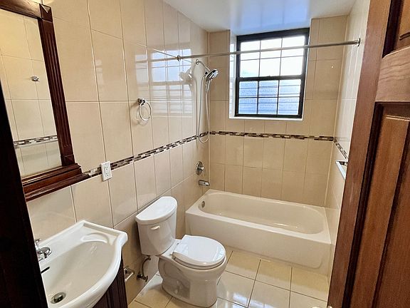 5th image of 1007 E 217th St APT 2