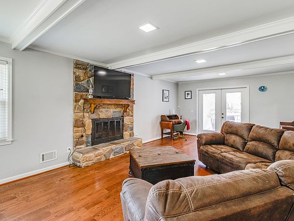 5th image of 391 Park Rd