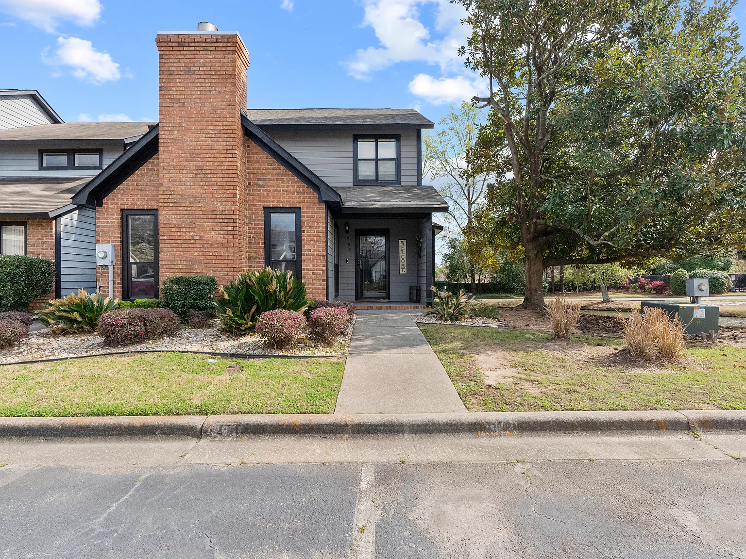 2 bed, 2.5 bath, 1518 sqft, $1,800 — Photo 1