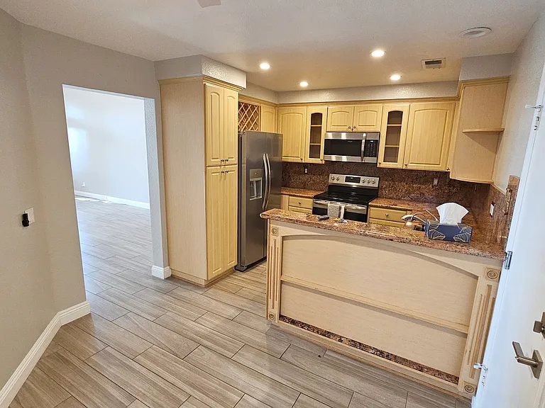 18219 Hampton Ct — Photo 5