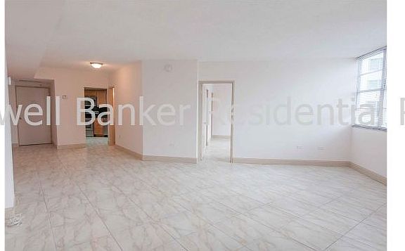 5th image of 801 Brickell Bay Dr APT 962