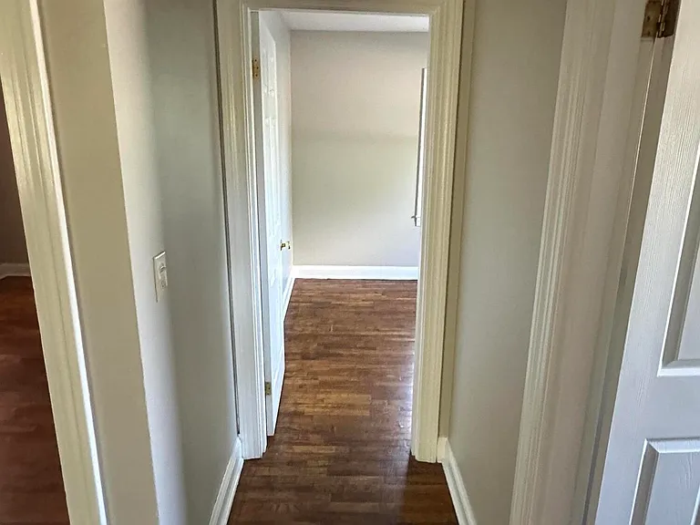 135 Willis Ave — Photo 19