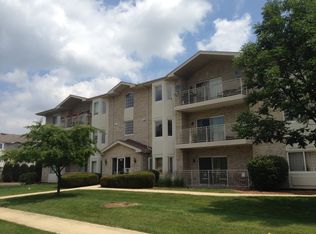 717 N 5th Ave APT 203, Addison, IL 60101