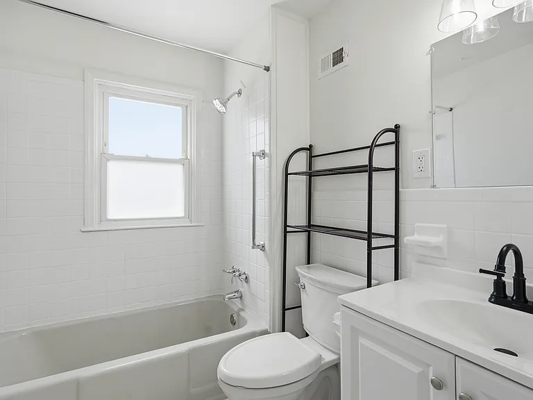 2208 W 48th St — Photo 10