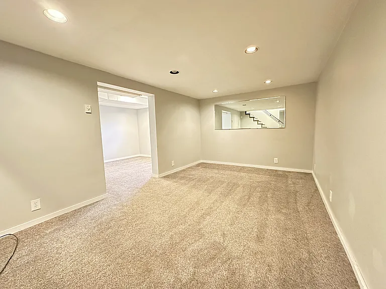 638 N Howard St — Photo 12