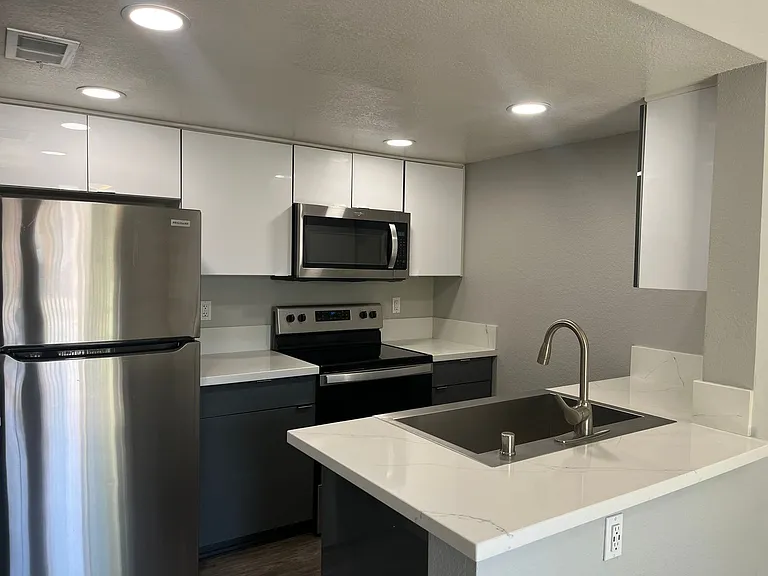 Corona Pointe Resort — Photo 190