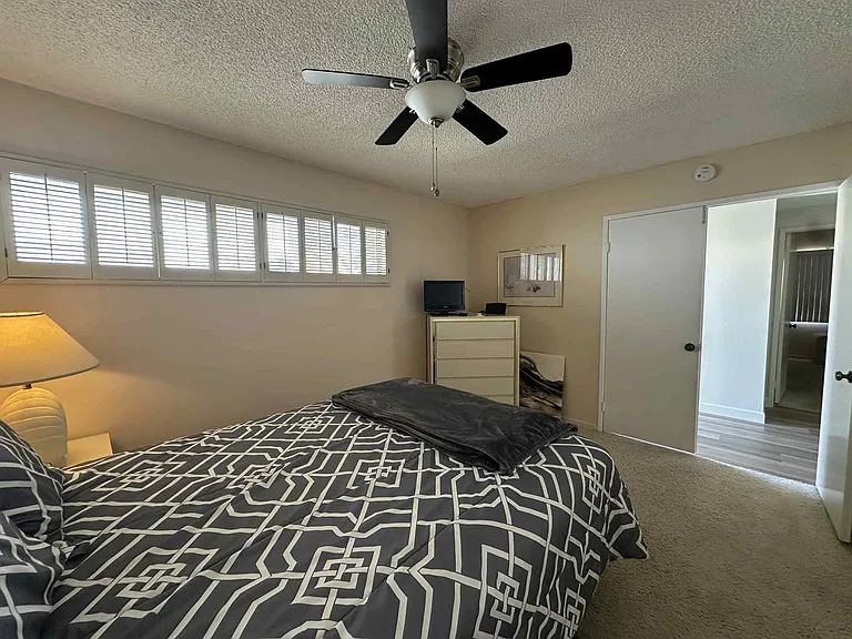 2350 E Miramonte Cir #E — Photo 29
