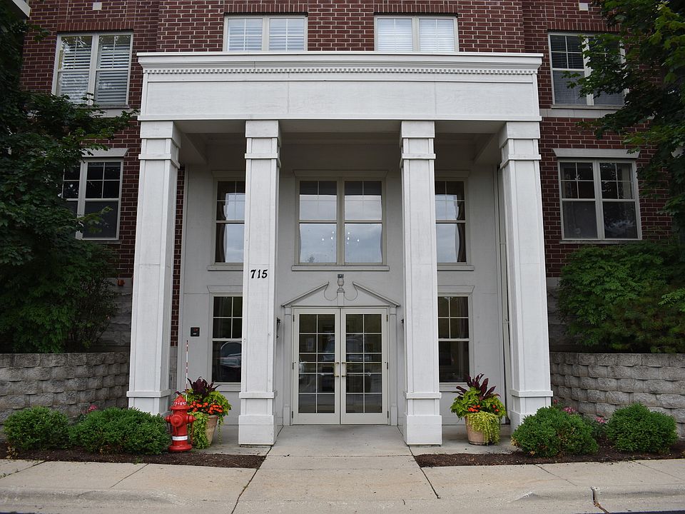1st image of 715 Astor Ln Unit 204