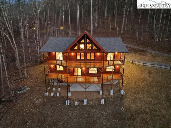 155 Kissing Deer, Banner Elk, NC 28604