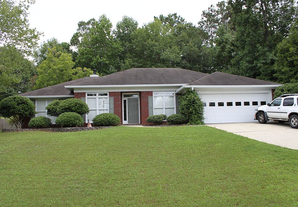 A street view w/curb appeal