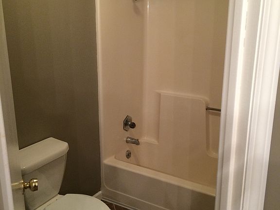 4th image of 585 Sherwood Dr