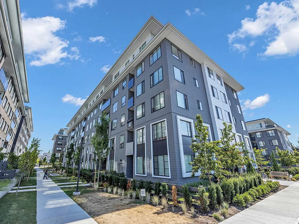 15825 85th Ave #302